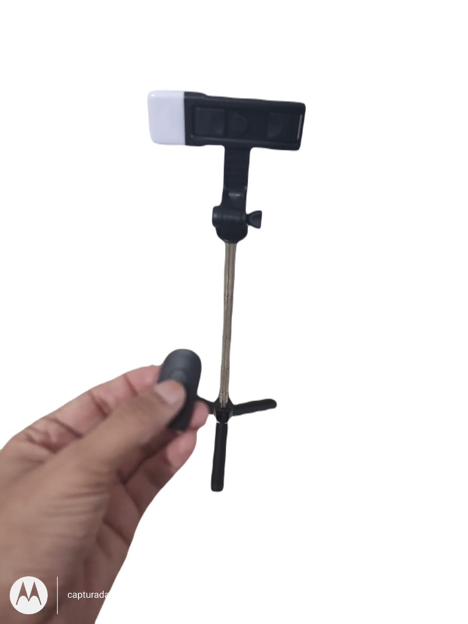 SELFIE STICK 3 EN 1 : TRIPODE, CONTROL BLUETOOTH Y LUZ LED