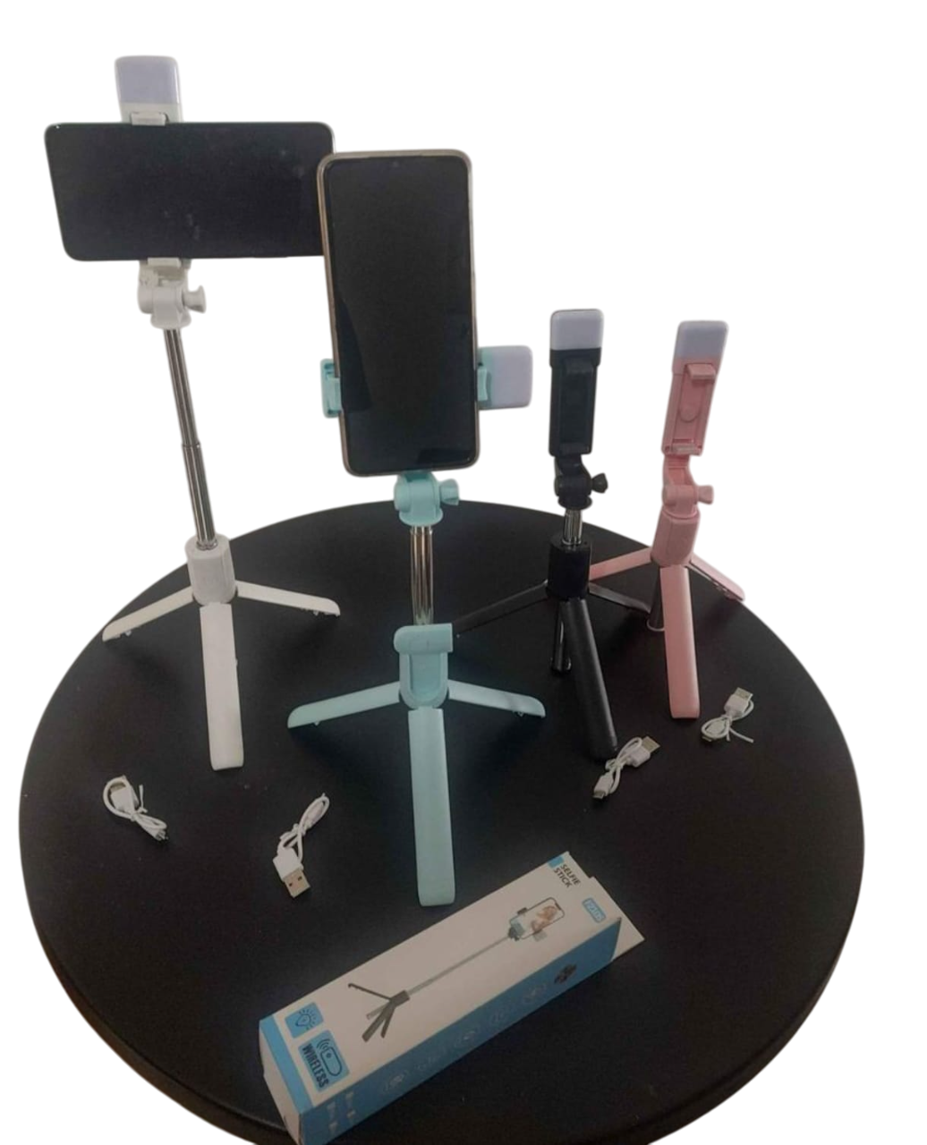 SELFIE STICK 3 EN 1 : TRIPODE, CONTROL BLUETOOTH Y LUZ LED